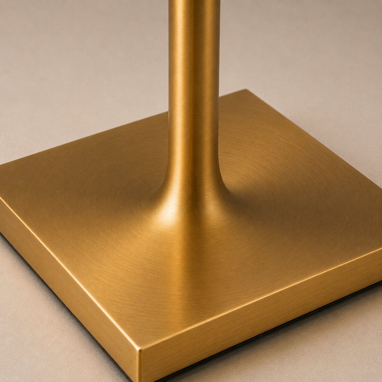 Vaelus Mesa | Architectural Cordless Desk Lamp