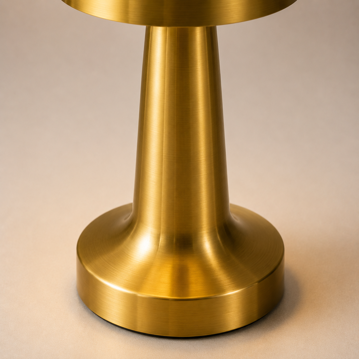 Vaelus Column | Architectural Cordless Task Light