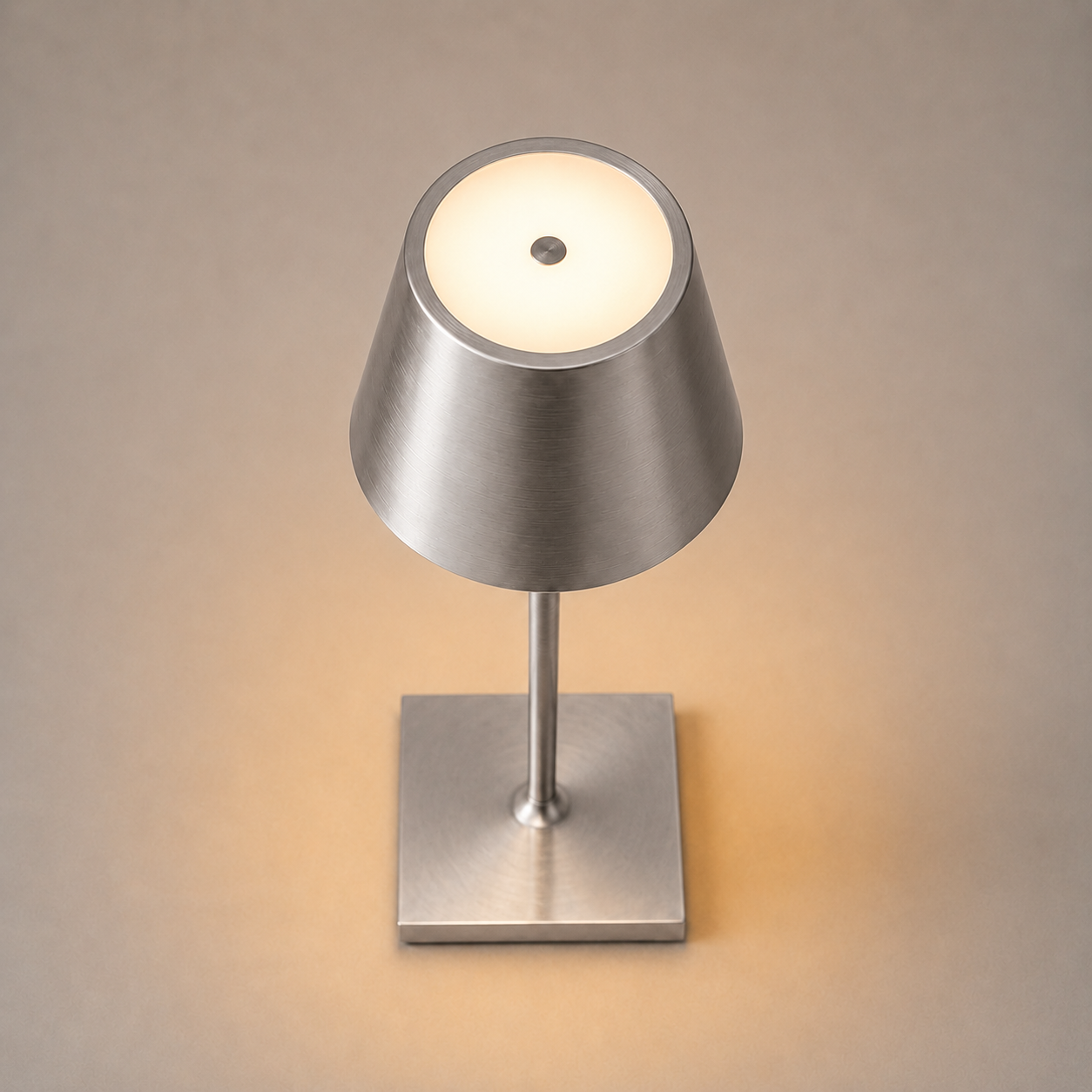 Vaelus Mesa | Architectural Cordless Desk Lamp