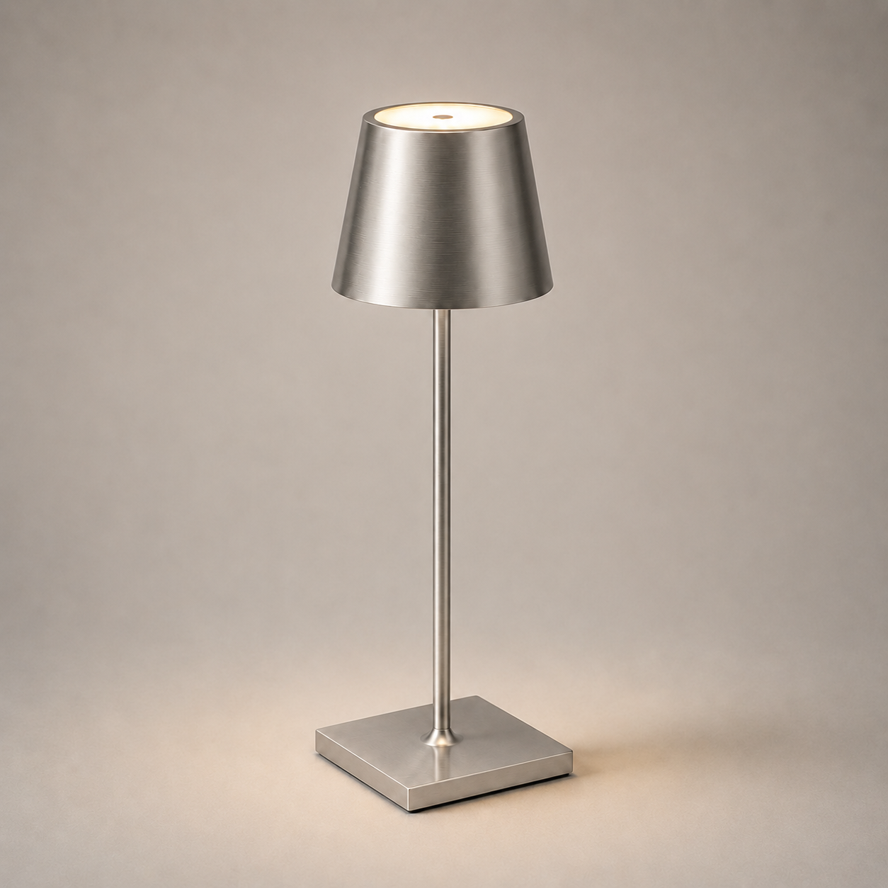 Vaelus Mesa | Architectural Cordless Desk Lamp