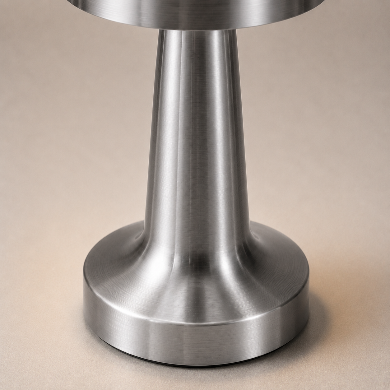 Vaelus Column | Architectural Cordless Task Light