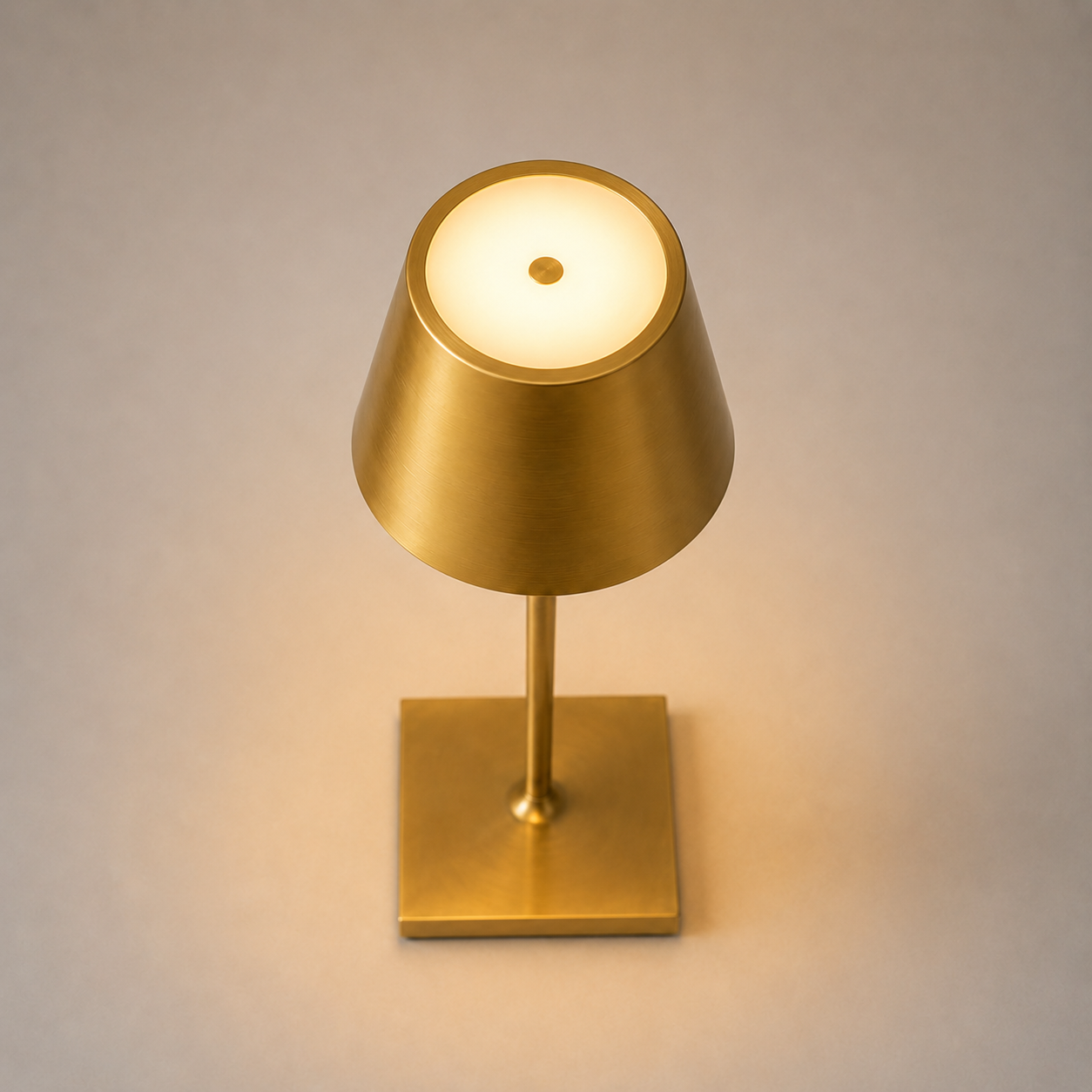 Vaelus Mesa | Architectural Cordless Desk Lamp